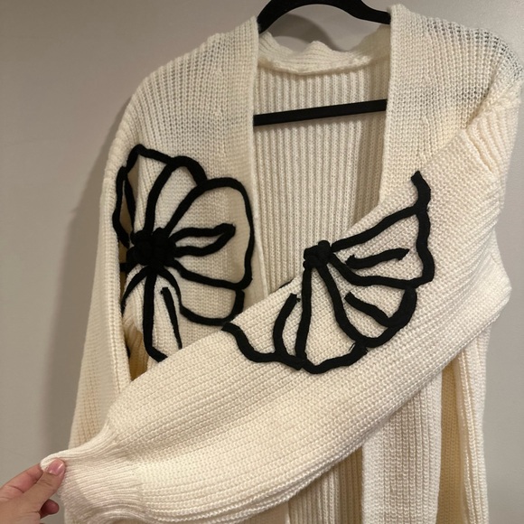 Soft & Cozy Black Flower Embroidered Cardigan Duster Cable Knit Off White NEW - Picture 7 of 15